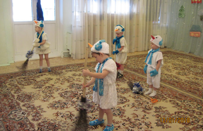 26. Танец Снеговичков